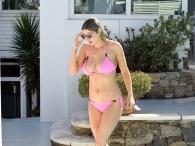 Ashley James i jej biust w bikini